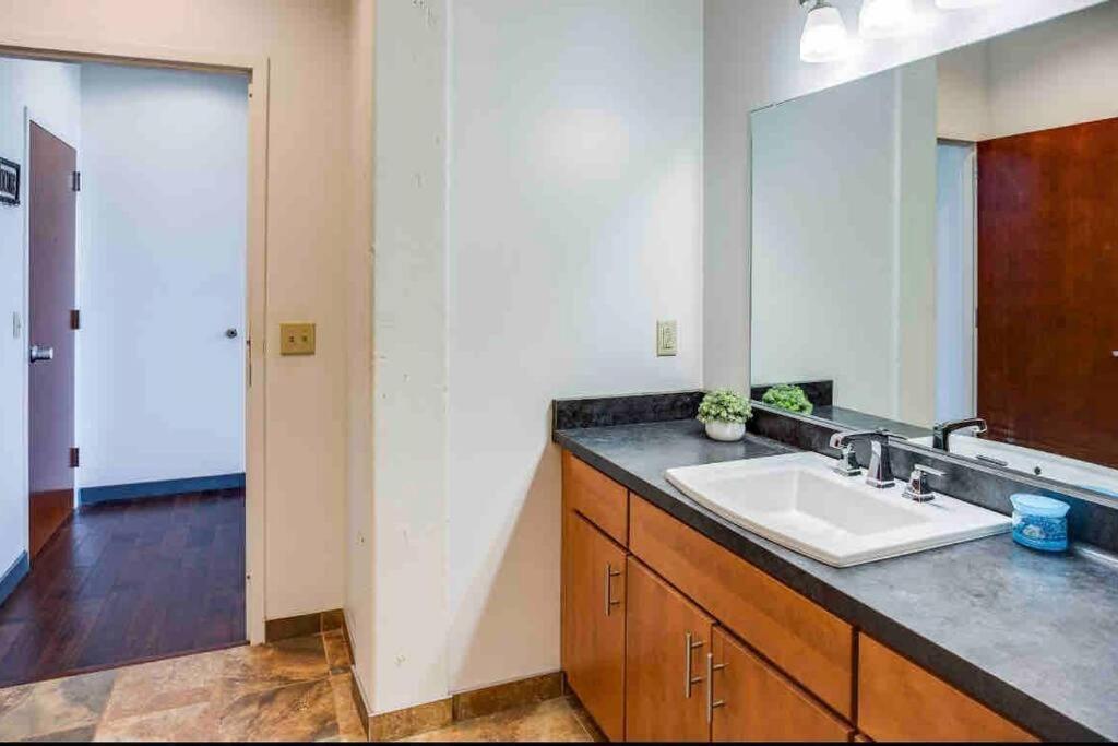 Ny Style Centric Loft With King Bed By Park Av. Διαμέρισμα Ρότσεστερ Εξωτερικό φωτογραφία